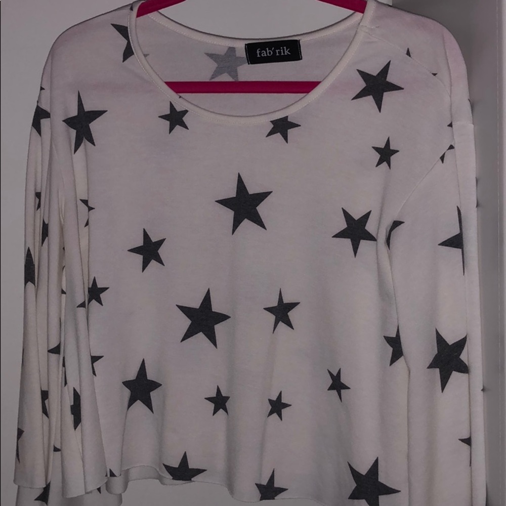 Star cropped top with belle sleeves